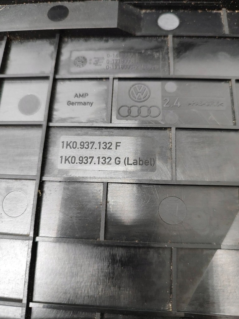 фото №7, Audi q3 8u 2012 крышка коробка предохранителей