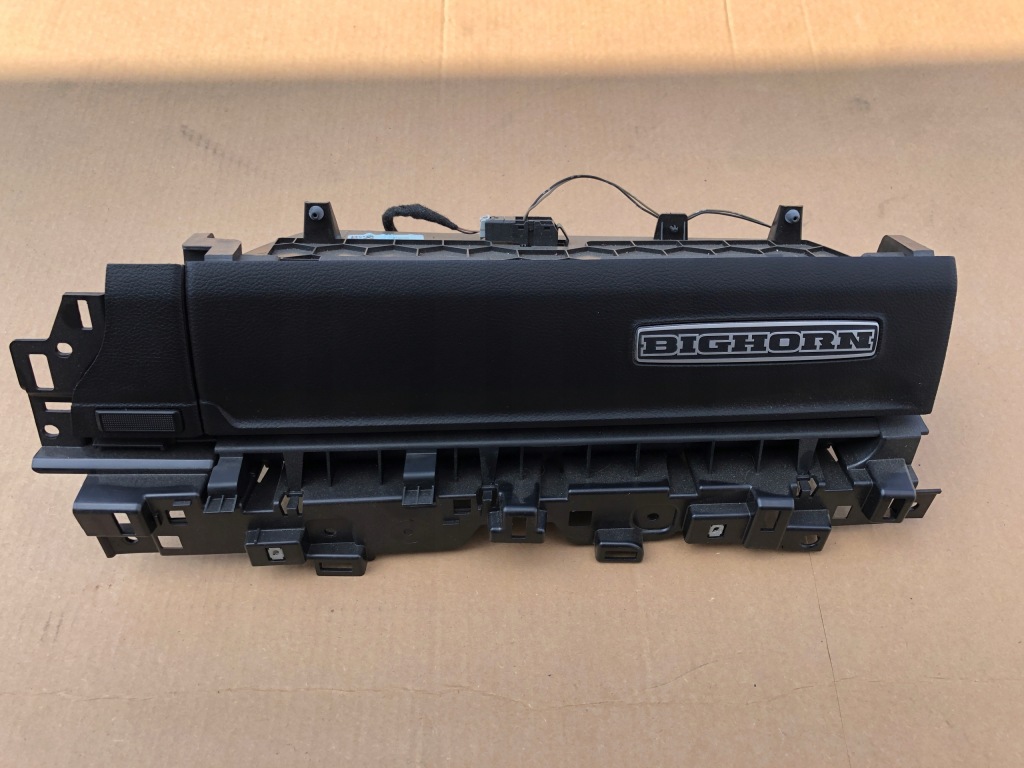 Купити Dodge ram 1500 v 5 2019 2024 бардачок big horn полиця панелі