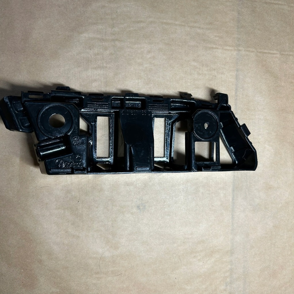 фото №1, Направляющая направляющая бампера tiguan