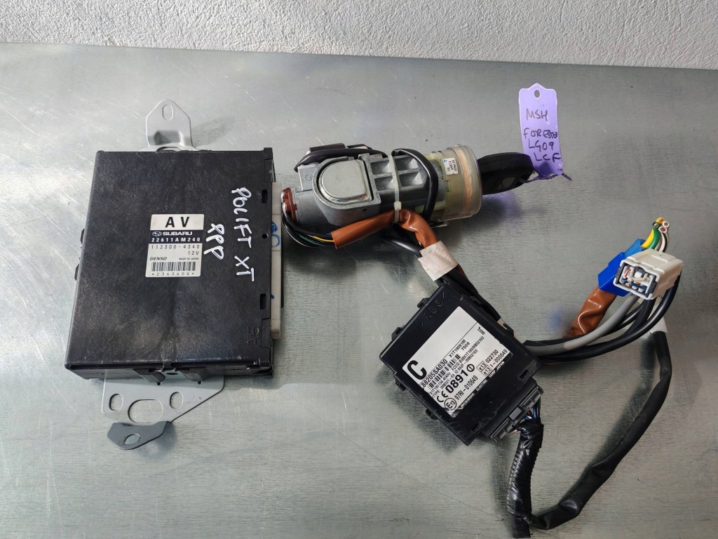 фото №1, Subaru forester бортовой компьютер блок управления ecu+immo 22611am240