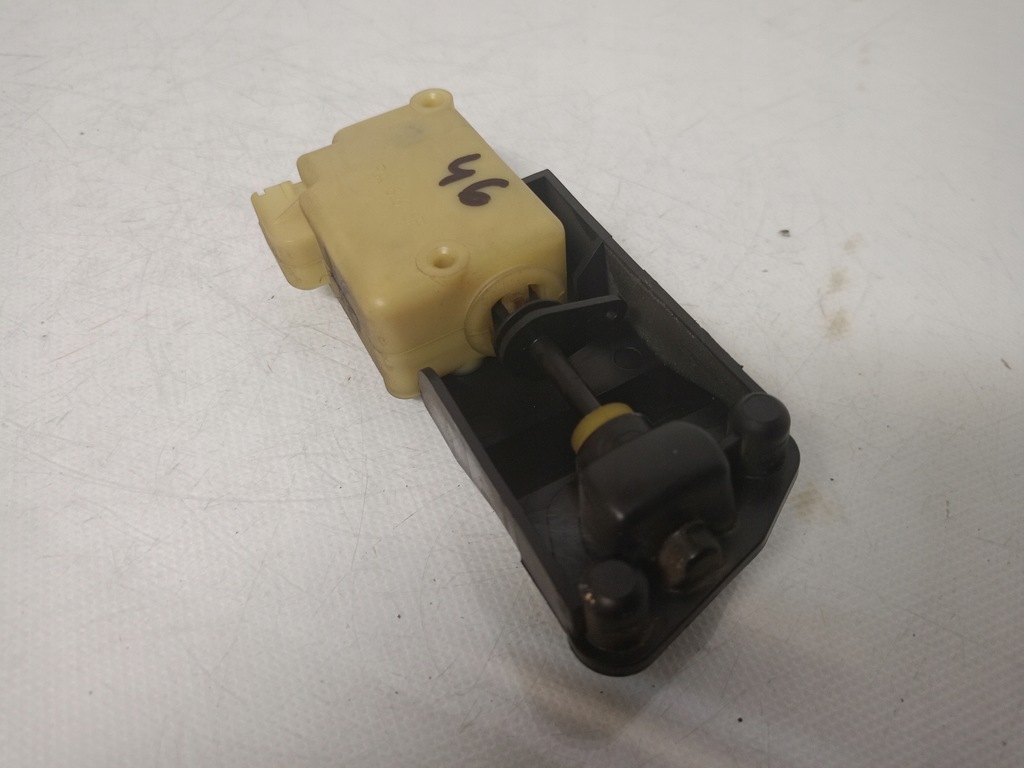 фото №5, Блокировка крышка заливной топлива оригинальный номер volvo v70 ii