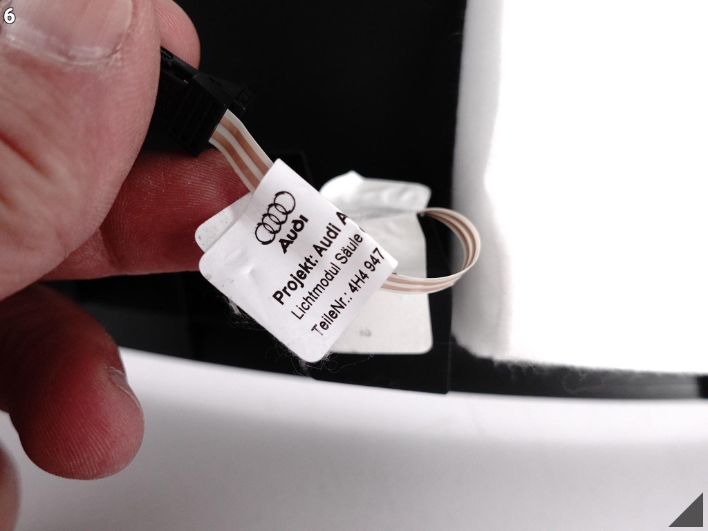 Audi a8 4h0 4h4 d4 рестайлінг  09-17 обшивка правого стійка c порога  led long 6ps Зі Шроту