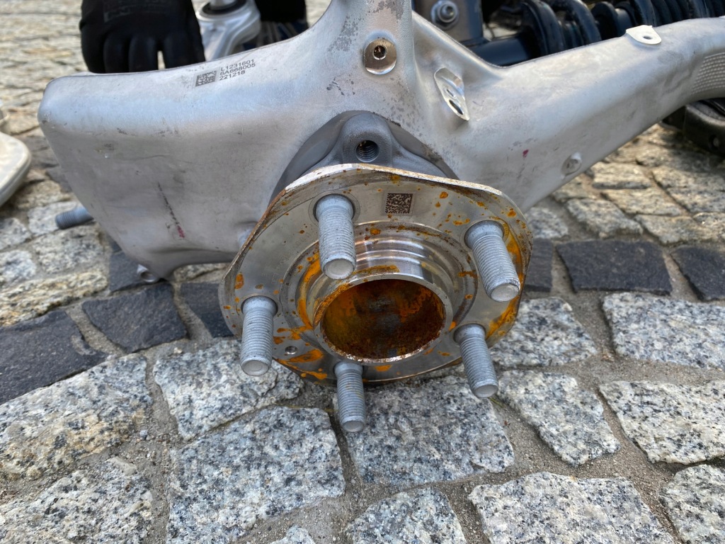 Купить Tesla model 3 поворотный кулак ступица левая перед 1044311-00-e оригинал