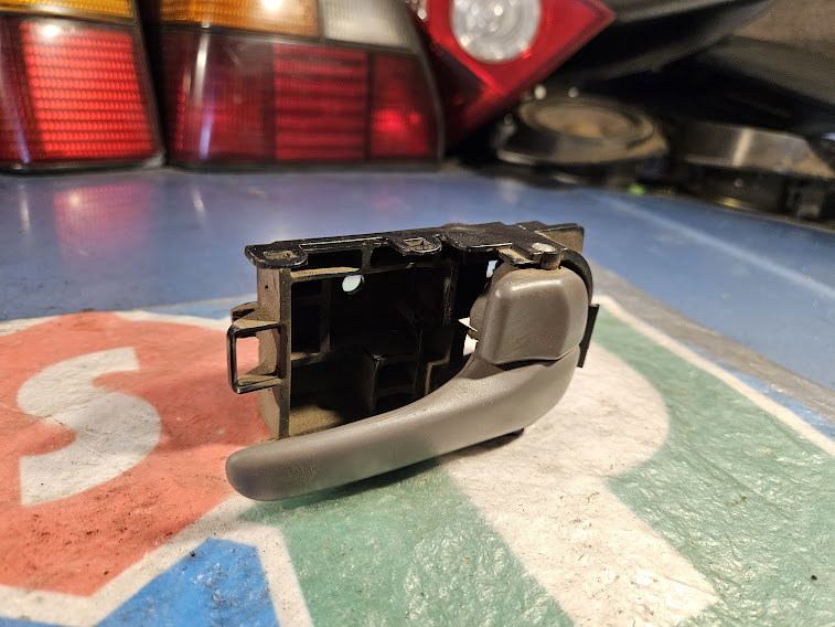 фото №6, Ручка внутренняя правая p/t nissan almera n16