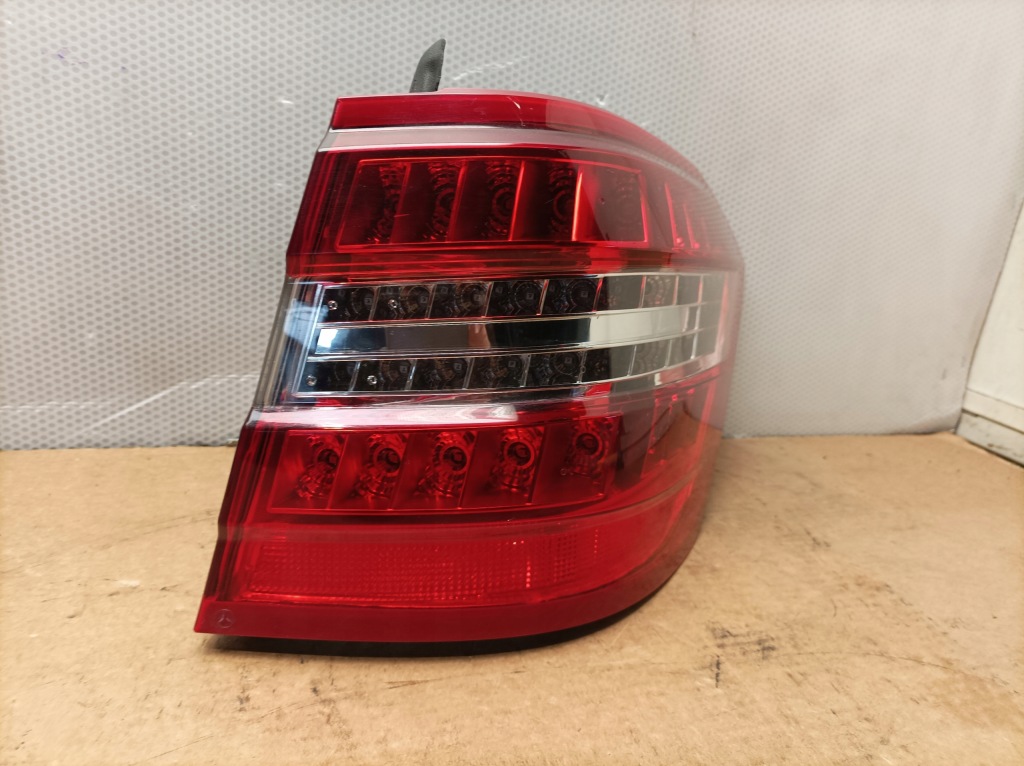 Купить Фара led задняя правый  mercedes e klasa w212 универсал