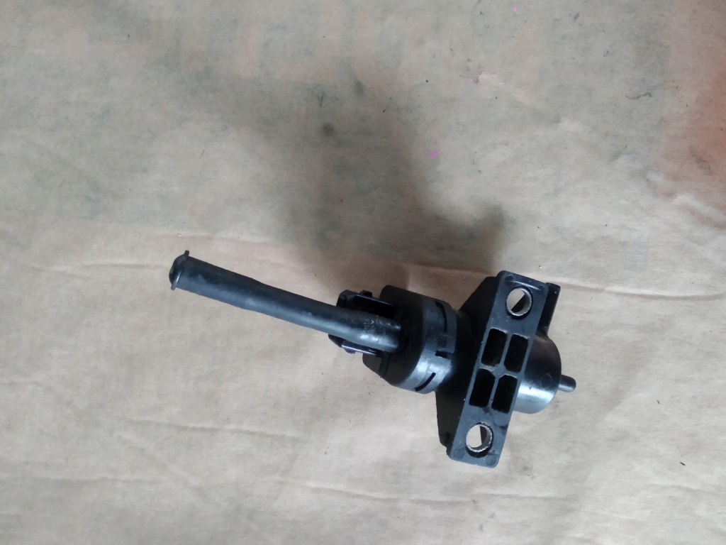 фото №3, Клапан вакуумa ford renault - pa66-m40