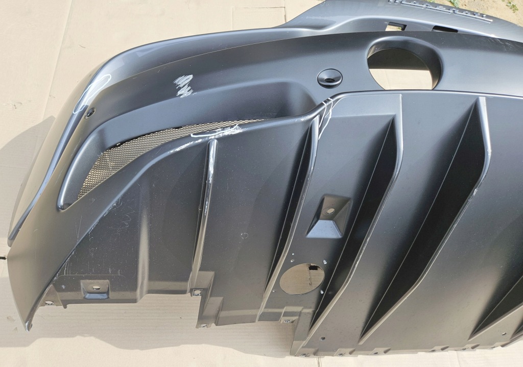 Бампер задній спойлер накладка maserati mc20 mc 20 cielo m240 6702325800 в Україні