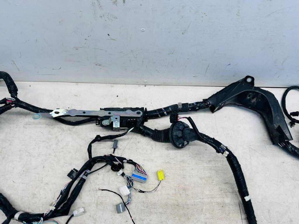 Corolla cross 2.0 hybr жгут электропроводка отсек двигателя full led pdc камера Киев