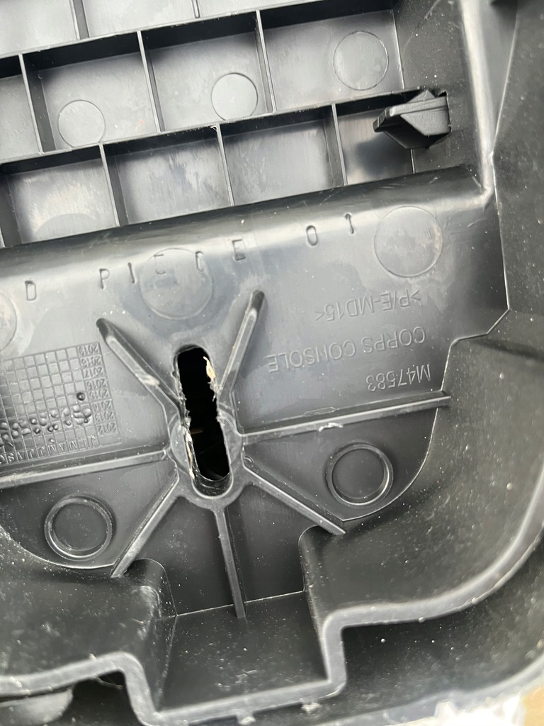 фото №9, Peugeot 2008 i туннель средний подлокотник