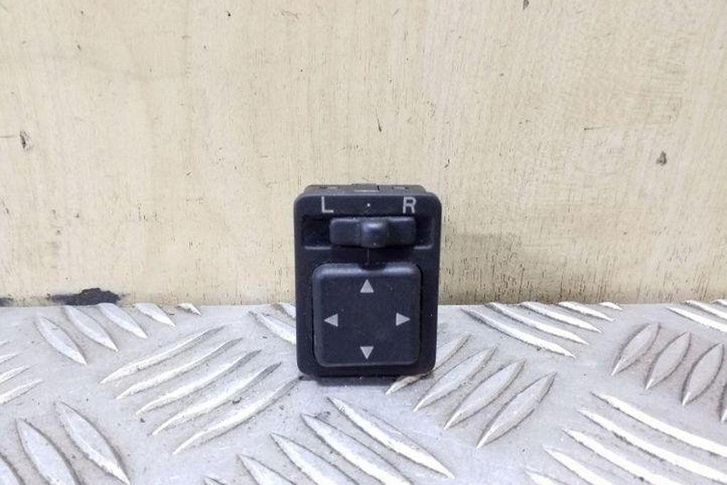 фото №7, Переключатель регулировки зеркал toyota avensis _t22_ 84870050209 2.0l