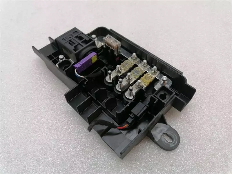 Audi r8 type 42 v10 5.2 spyder fuse box 4f0915519 Ціна