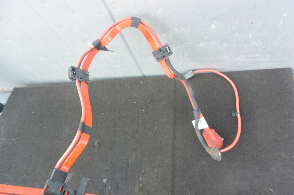 Кабель шланг плюсовой аккумулятор bmw 3-seria f30 330e гибрид lci Недорого