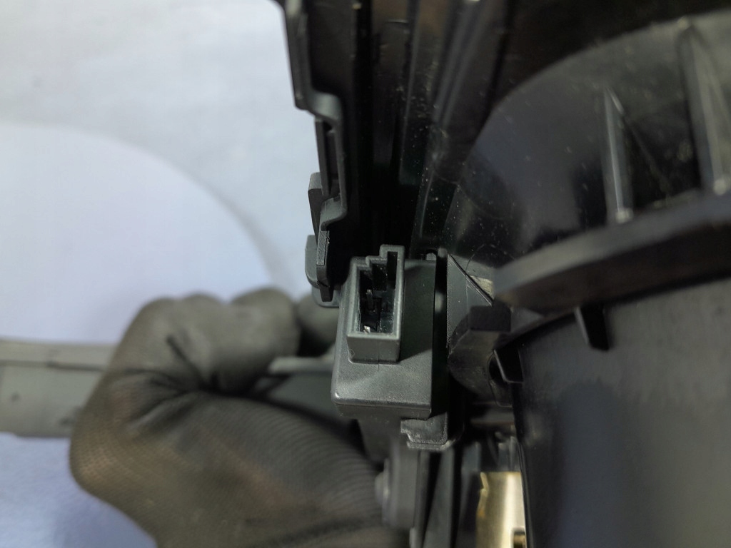 фото №5, Bmw 3 f30 f31 защита рамка туннель среднего подстаканник 9323675