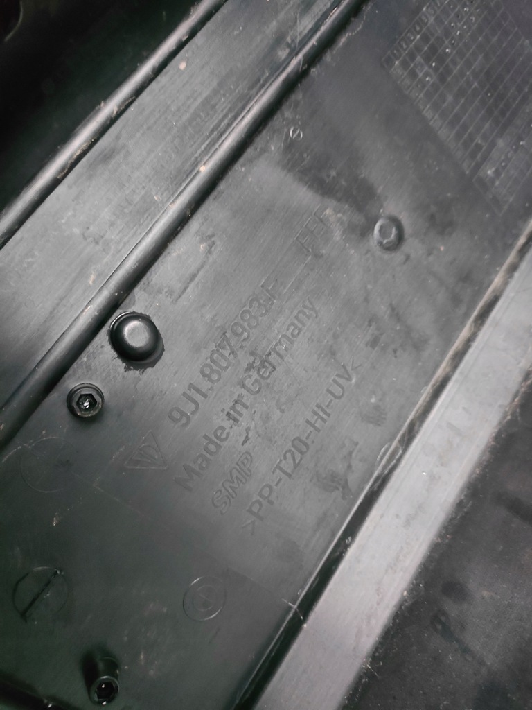 фото №9, Бампер задня 9j1807421 porsche taycan 9j1 20^