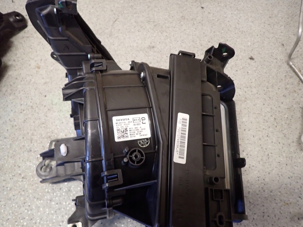 фото №6, Toyota auris 2006- корпус вентилятора отопителя