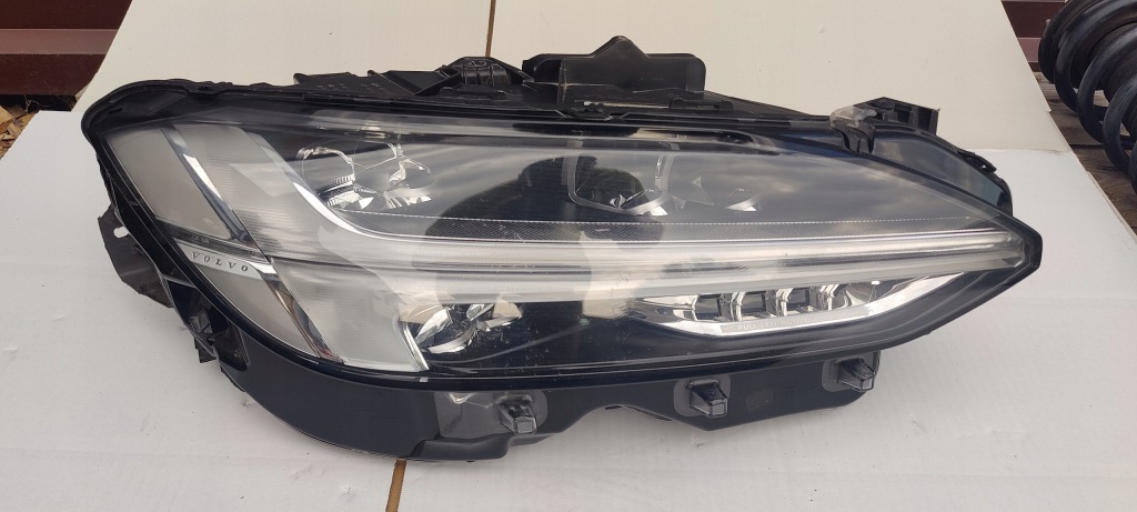 фото №1, Оригинальная лампа правая volvo s90 / v90 / xc90 – full led active high beam