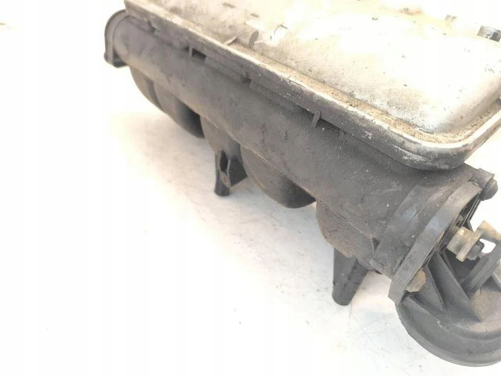 Колектор впускний  vw bora 071133203a 2.32l бензиновий 2000 Ціна