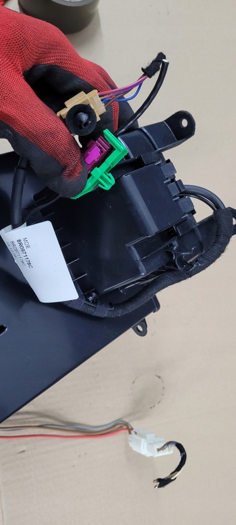 фото №8, Q5 8r sq5 роз'єм na телефон бардачок підлокітник 8r0864981f