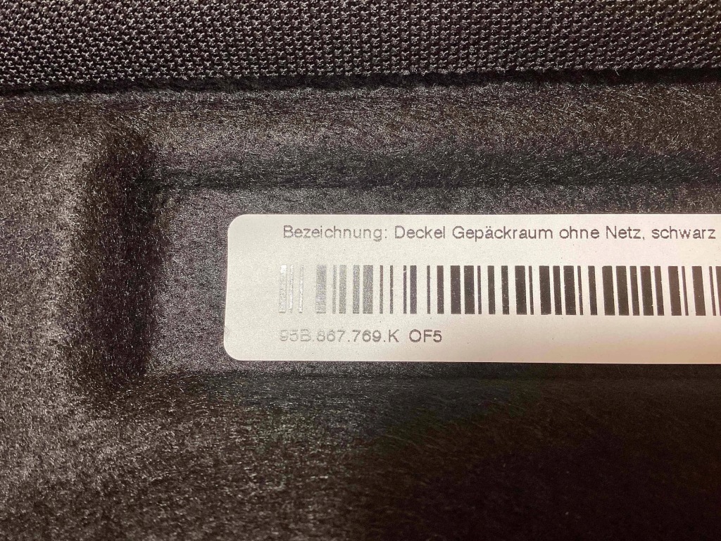 Porsche macan 95b задний  сторона правая нижний панель бардачка колеса запасного с Разборки