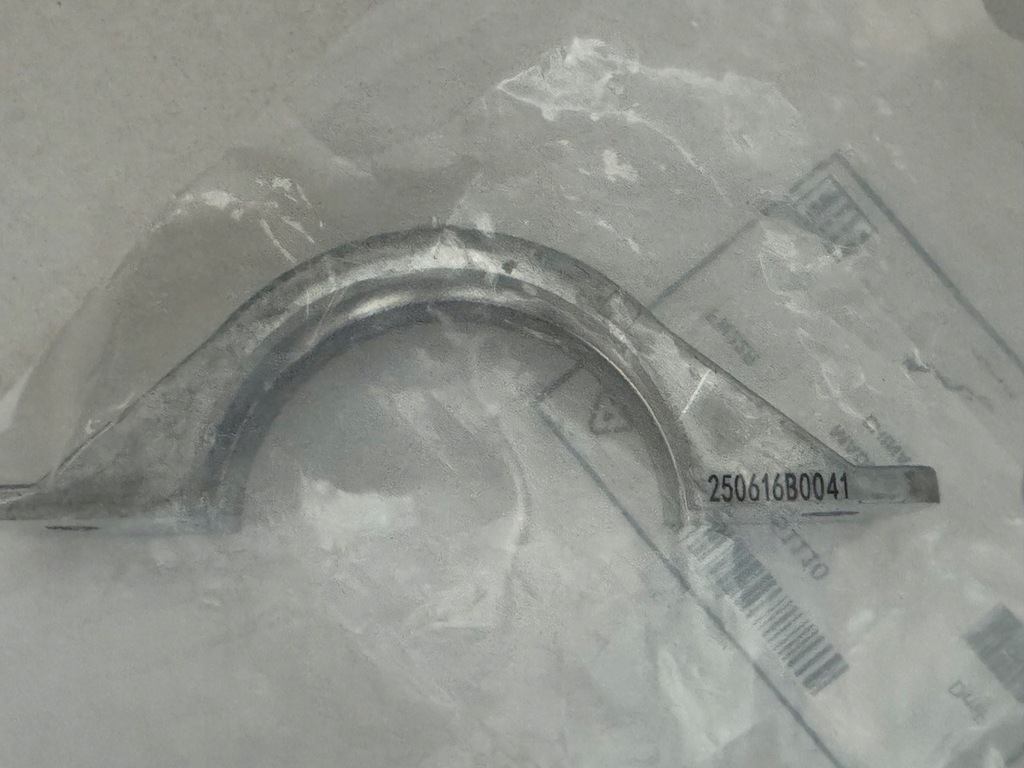 фото №1, Хомут крепления полуось перед 2,0 land rover range rover j9c33469, lr161110