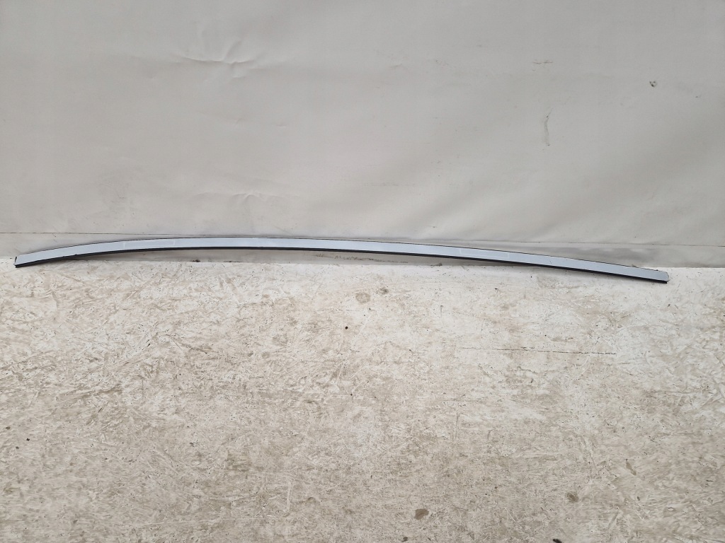 фото №1, Porsche taycan молдинг кровельная 9j185452613s