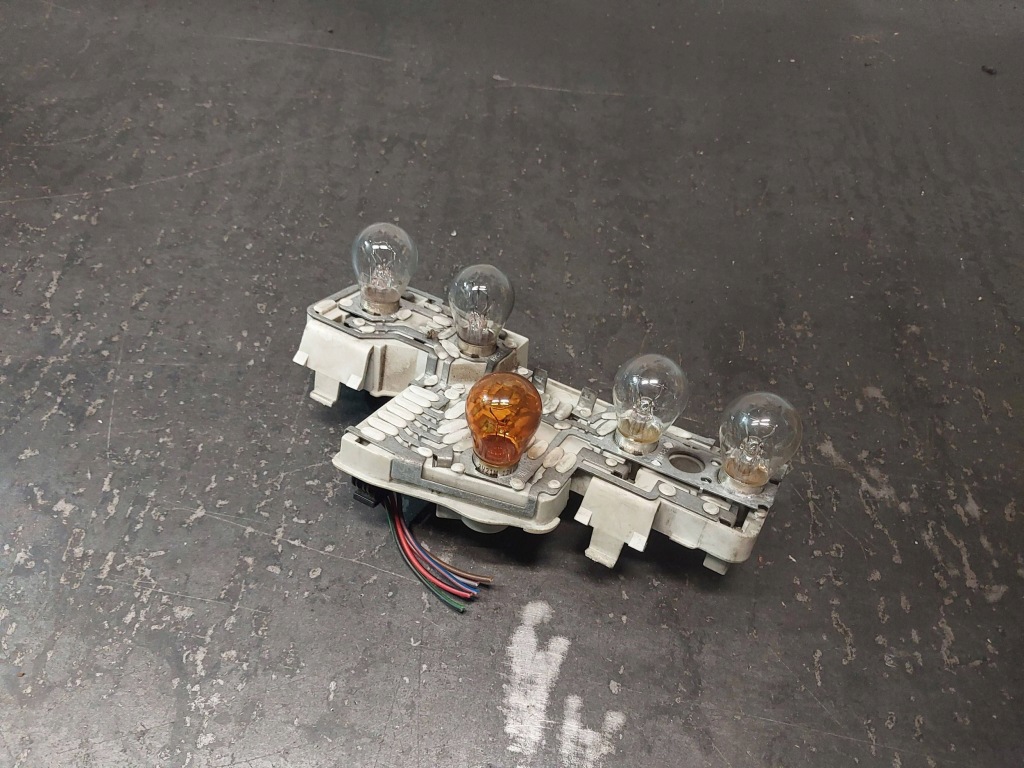 Вкладыш лампы задний правой volkswagen passat b5 седан рестайлинг  3b5945258b Цена