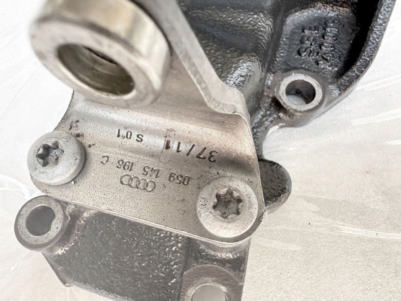 Audi a5 a6 vw 3,0tdi кронштейн насоса впрыска 059145195 059145196c Цена