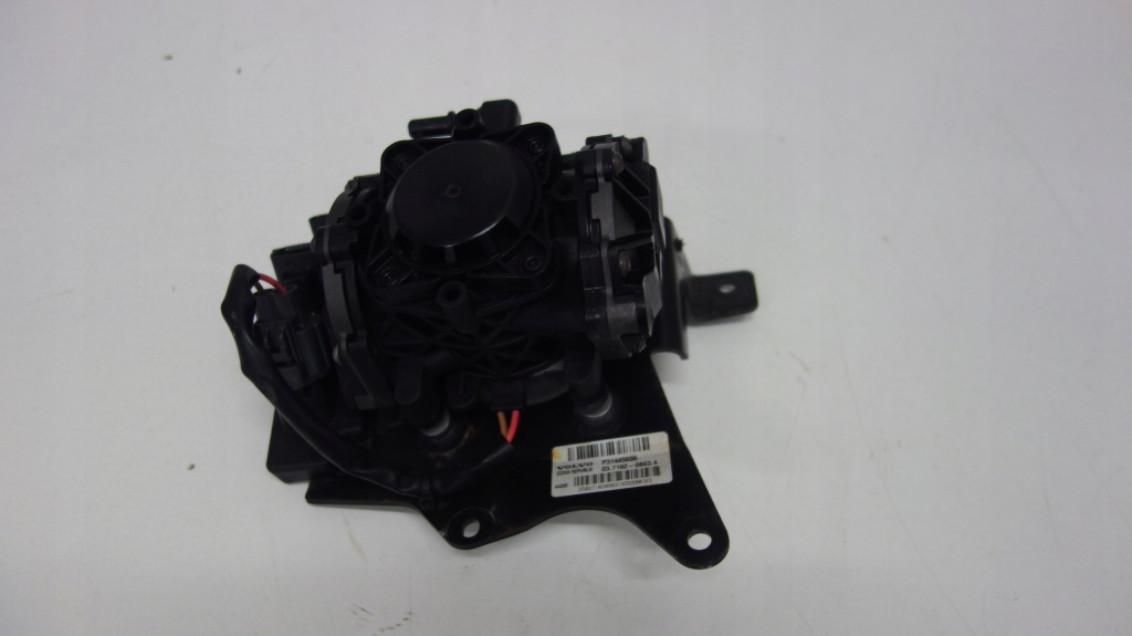 Купити Volvo насос води 31445606