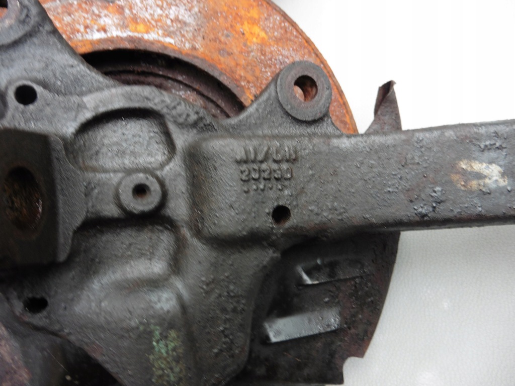 фото №5, Поворотный кулак ступица правая левая hyundai h1 2,5 td 02r