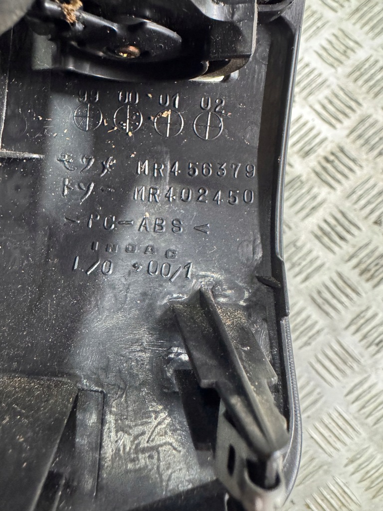 фото №7, Решётка обдув mitsubishi pajero iii 3 mr456379