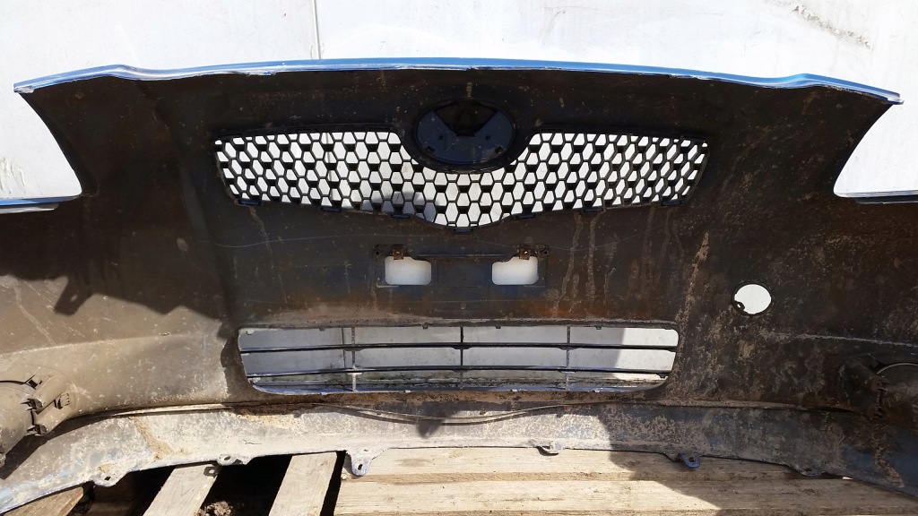 Бампер перед toyota yaris ii 8t0 Оригинал