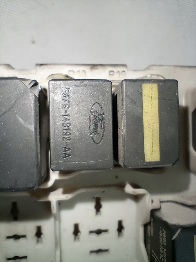 фото №7, Transit connect tc7 1.8 tdci коробка предохранителей foab-14b192-aa europa