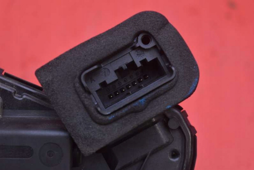 Замок дверь правый перед передний eu 5tb837016c skoda fabia 3 iii 18-21 с Разборки