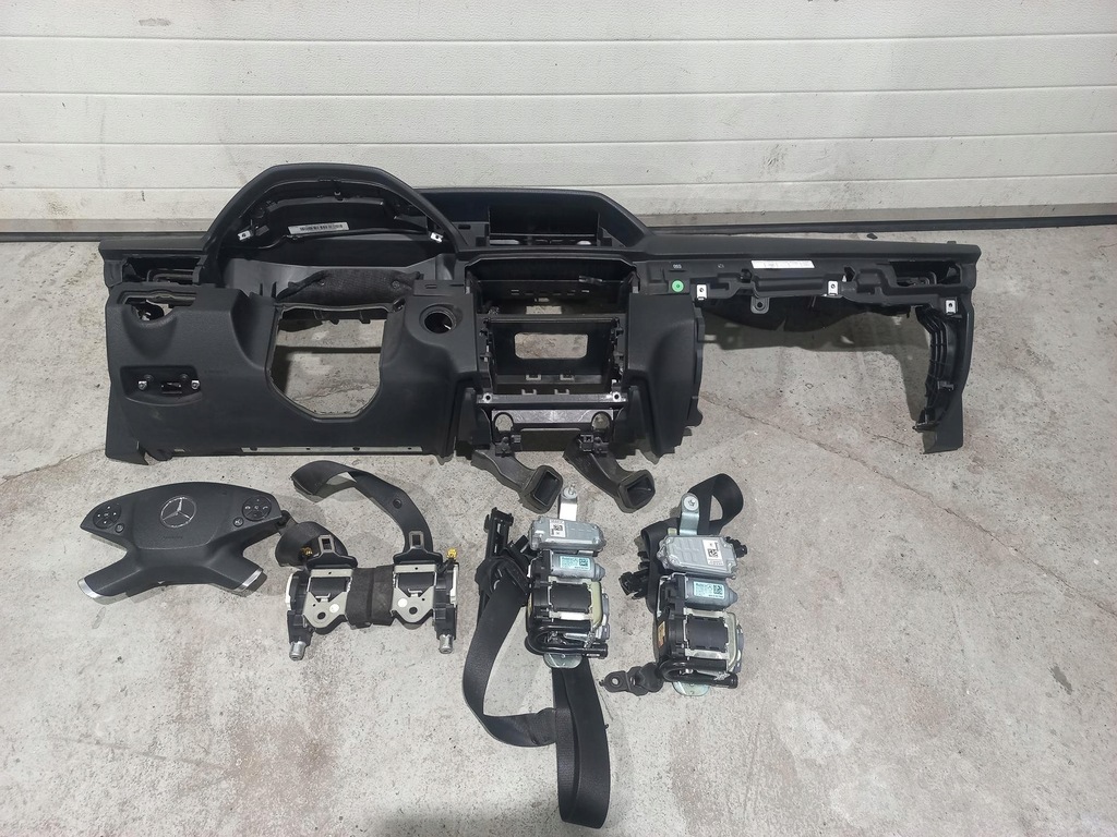 фото №1, Приборная панель консоль приборная панель mercedes w212 оригинальная eu