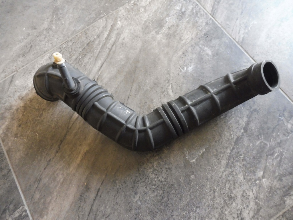 фото №1, Труба фильтра воздуха carisma volvo v40 1.9 td