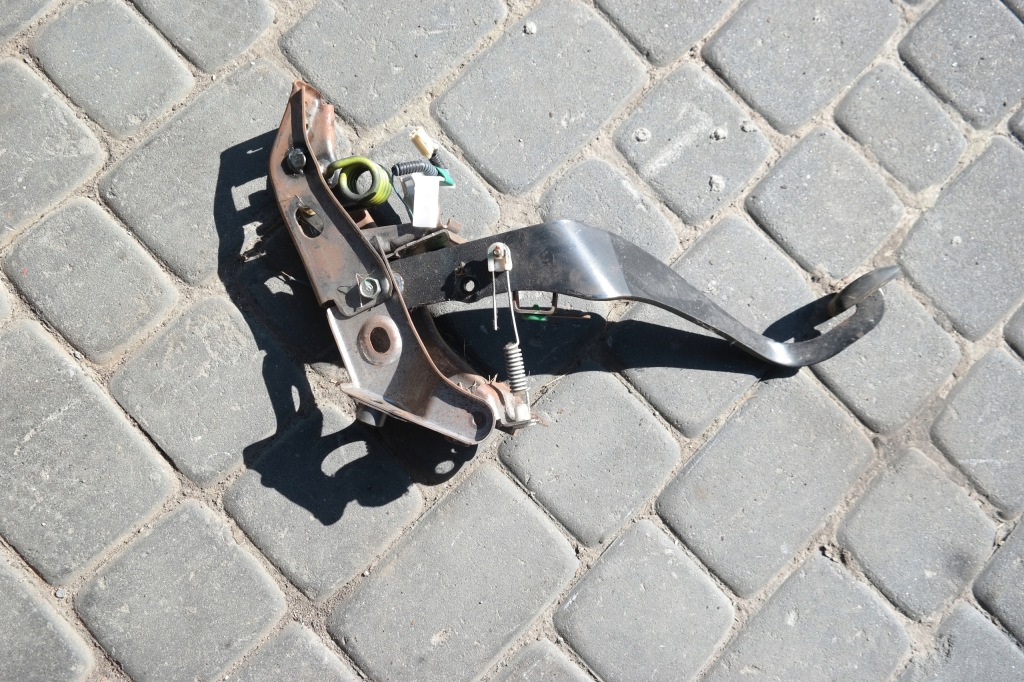 фото №1, Rav4 iii педаль сцепления eu