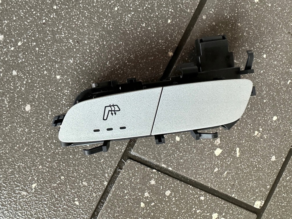 фото №1, Переключатель подогрев сиденье mercedes w205 правый