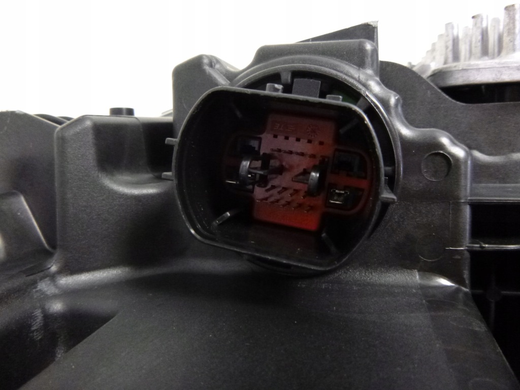 Lr discovery sport рестайлинг  l550 фара перед led европа  правый Недорого