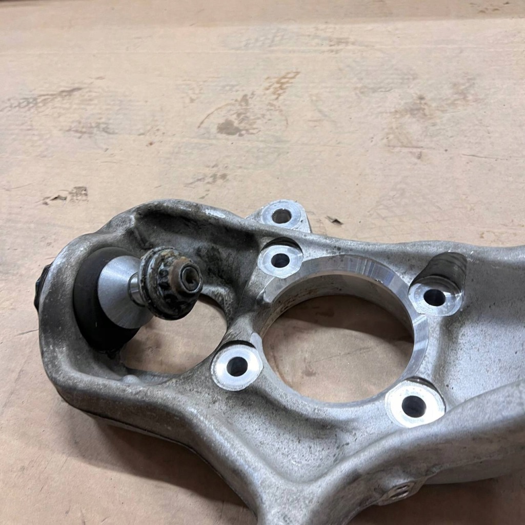 Mb w166 поворотний кулак передня ліва a1663300920 в Україні