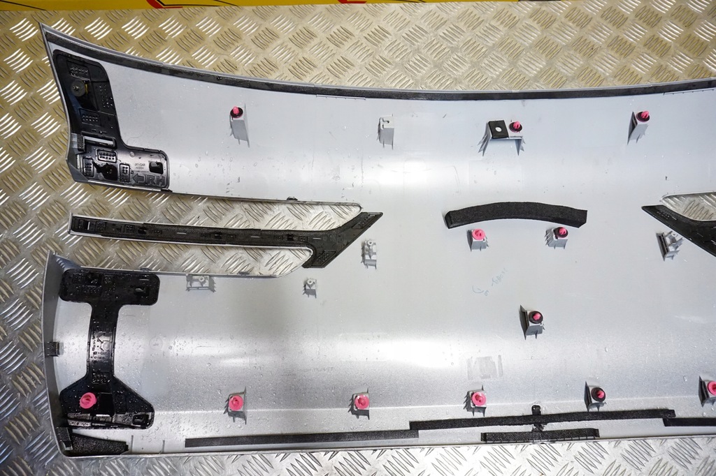 фото №9, Hyundai genesis gv70 2022 2023 2024 - накладка крышки багажника задняя usa