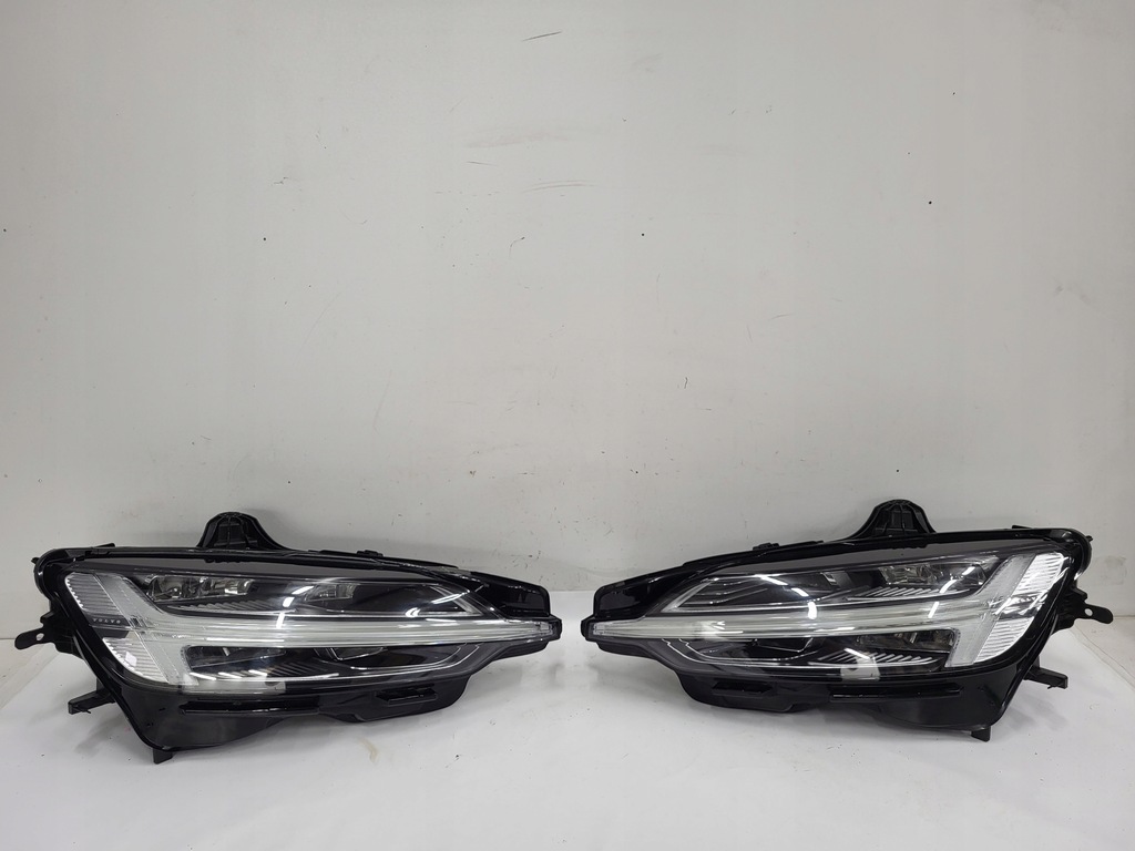 фото №1, Лампа перед левая правая volvo v60 s60 full led