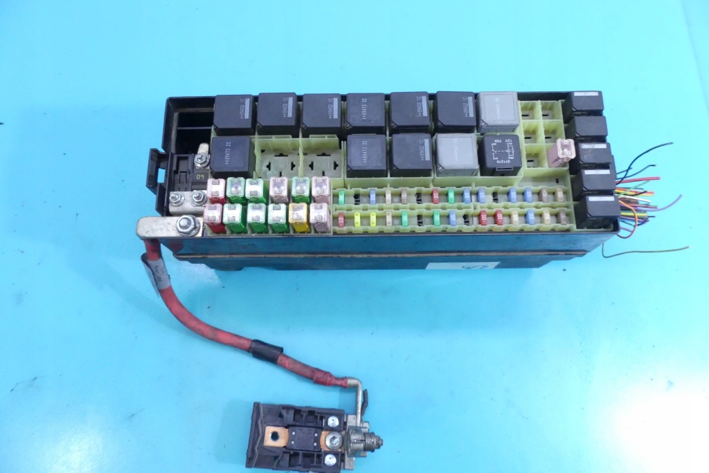 Коробка предохранителей land range rover sport 1 l320 ah32-14290-gb Цена