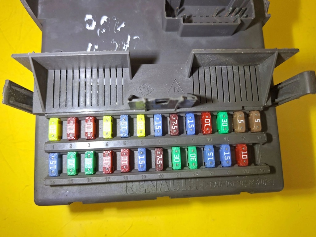 фото №3, Коробка запобіжників renault laguna ii 8200004201e nr155