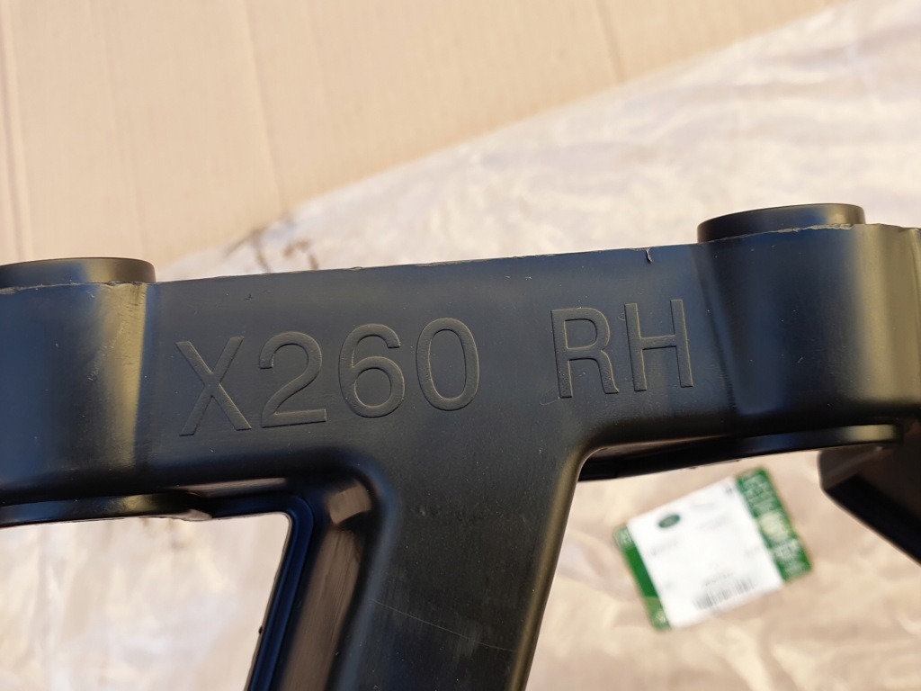 фото №16, Jaguar xf x260 направляющая бампера правый задняя