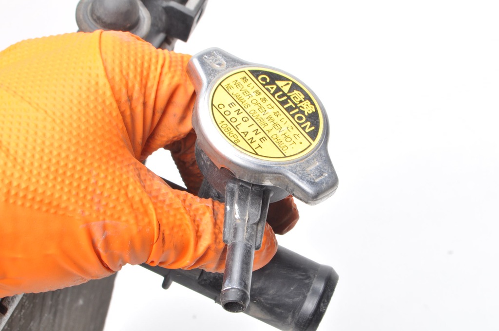 фото №7, Toyota aygo i peugeot 107 1.0 радиатор wody mr422173