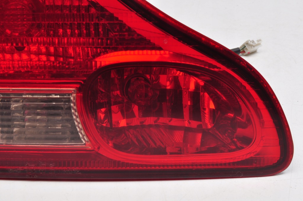 фото №3, Toyota avensis verso лампа ліва задня лівий задня w кришка p2