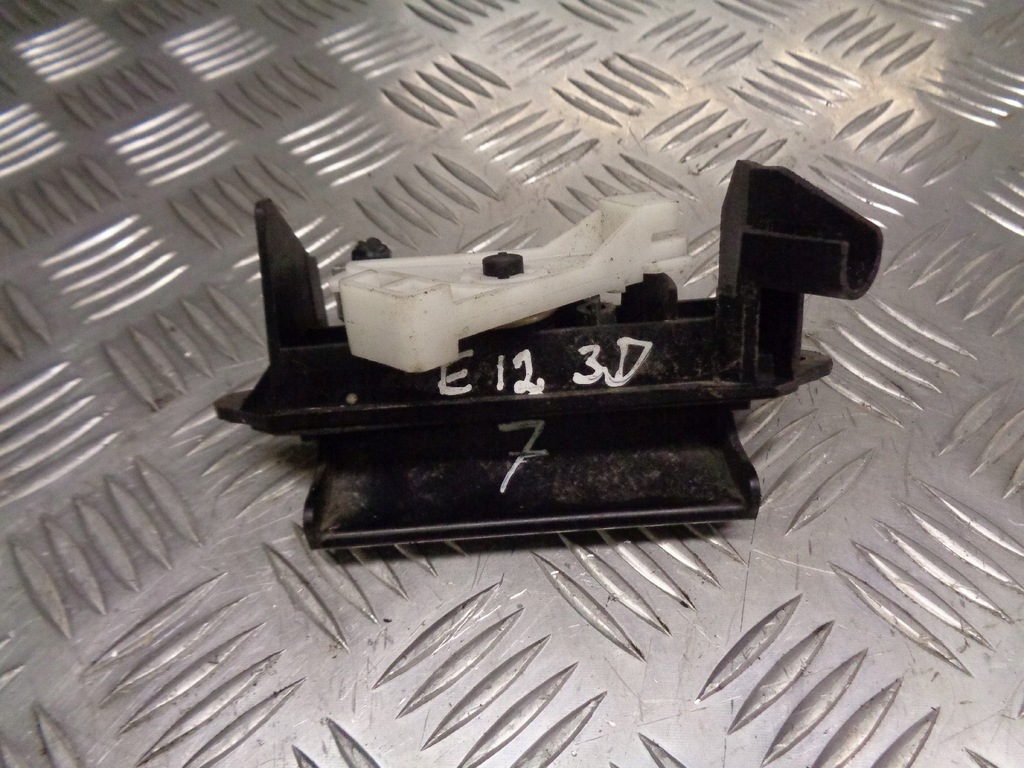 фото №1, Кнопка крышки багажника toyota corolla e12