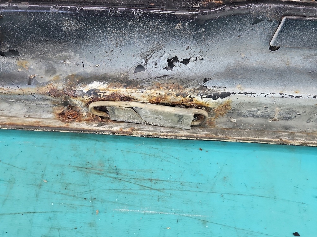 фото №14, Крышка багажника задняя mercedes 123 sedan белый