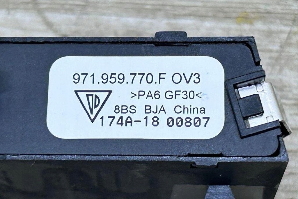 фото №8, Кнопки регулировки правого сиденье porsche panamera 971 971959770f 2.9l