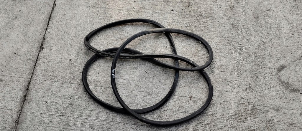 фото №1, Прокладка двері зовнішня skoda enyaq 5la837697